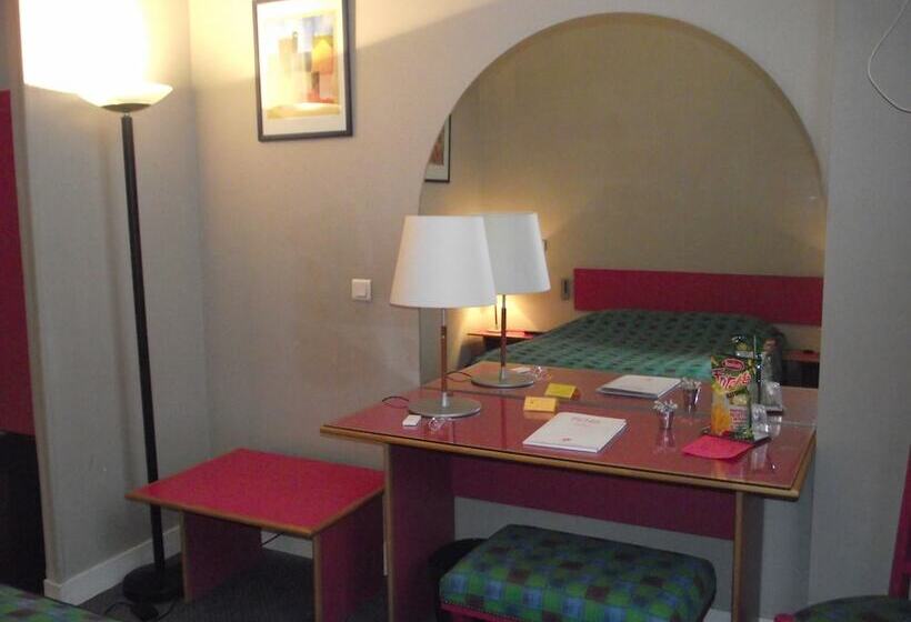 ホテル Hôtel De Paris Et De La Poste