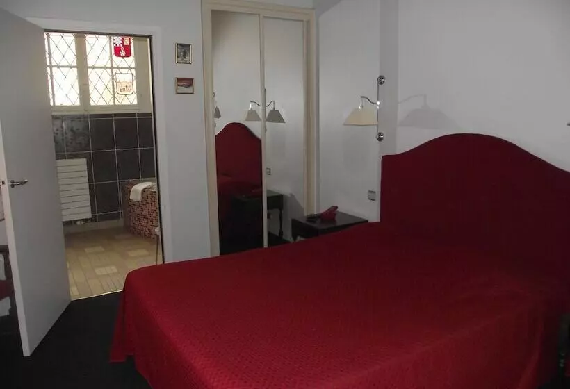 Hotelli Hôtel De Paris Et De La Poste