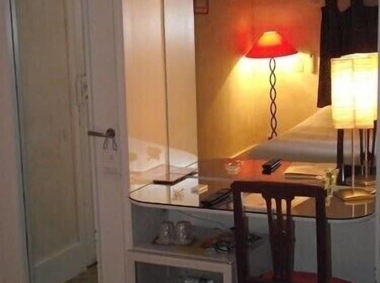 ホテル Hôtel De Paris Et De La Poste