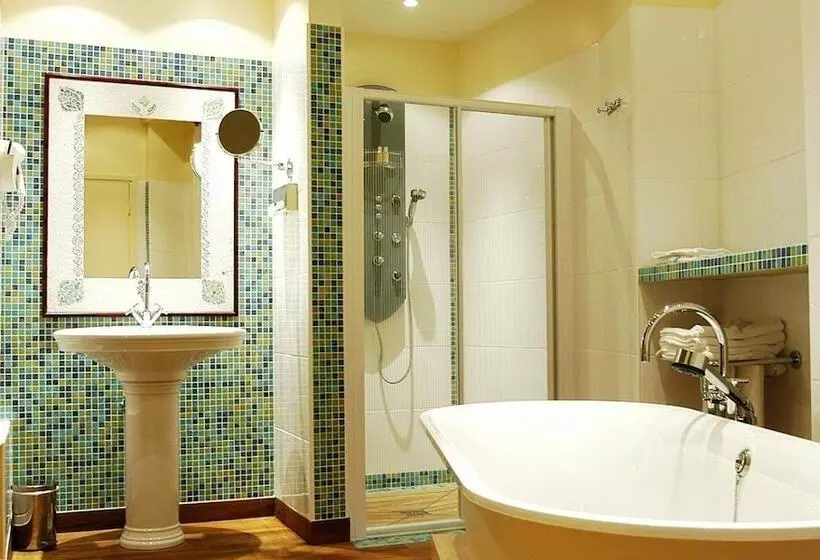 Hotelli Hôtel De Paris Et De La Poste