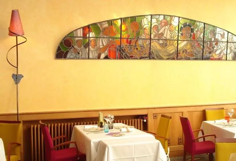 Hotelli Hôtel De Paris Et De La Poste