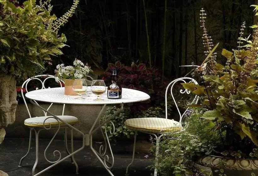 Hotelli Hôtel De Paris Et De La Poste