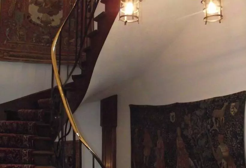 Hotelli Hôtel De Paris Et De La Poste