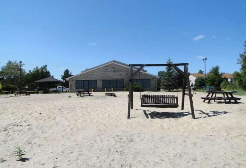 فندق Oscoda Lakeside