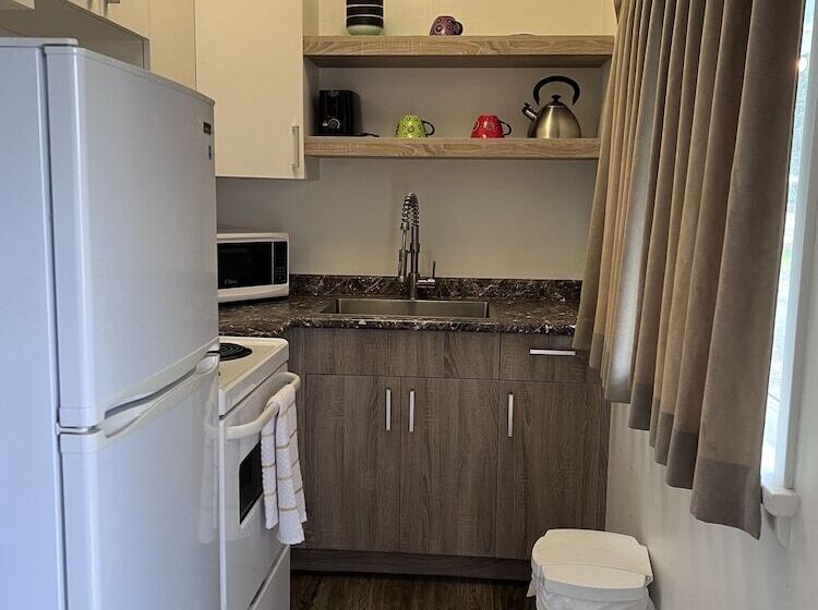 هتل Park Sands Beach Resort