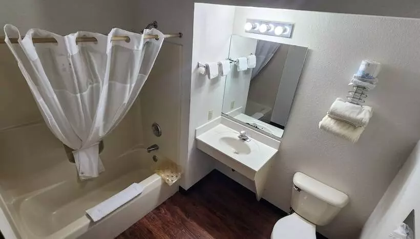 Hotelli Plymouth Inn