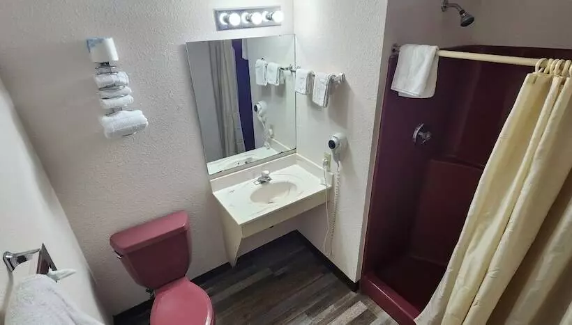 Hotelli Plymouth Inn