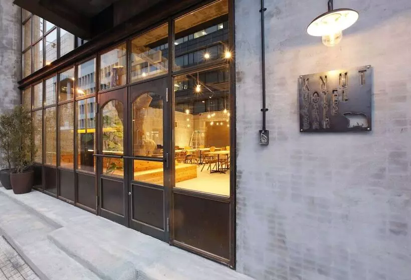 Knut   Hostel