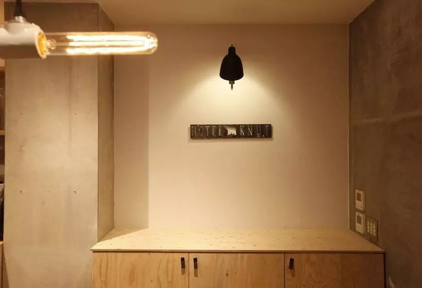 Knut   Hostel