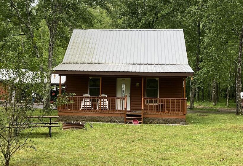 Little Tracks Cabins