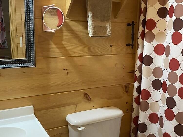 Little Tracks Cabins