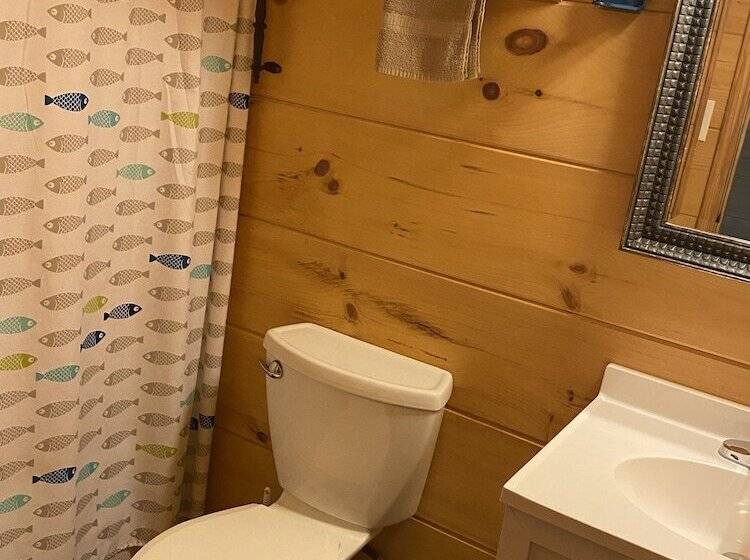 Little Tracks Cabins