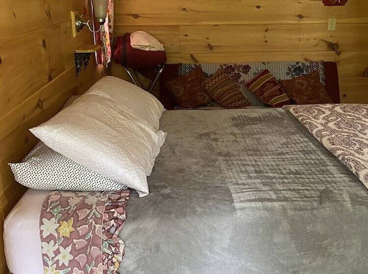 Little Tracks Cabins