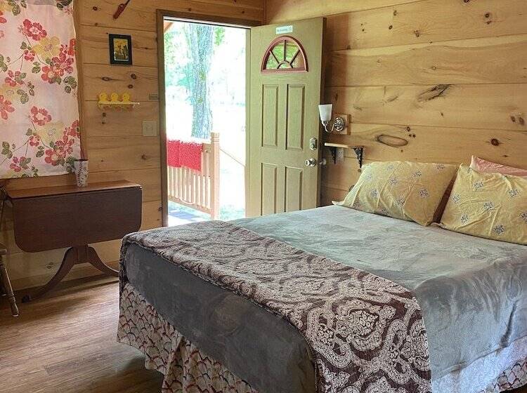 Little Tracks Cabins