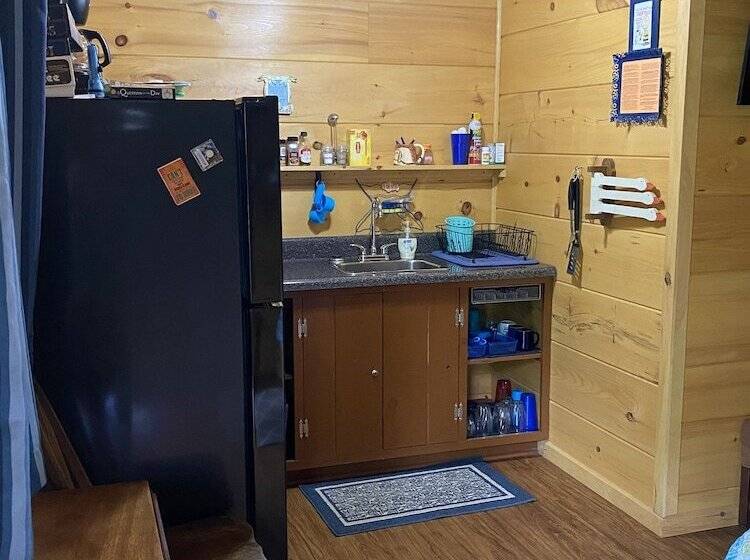 Little Tracks Cabins