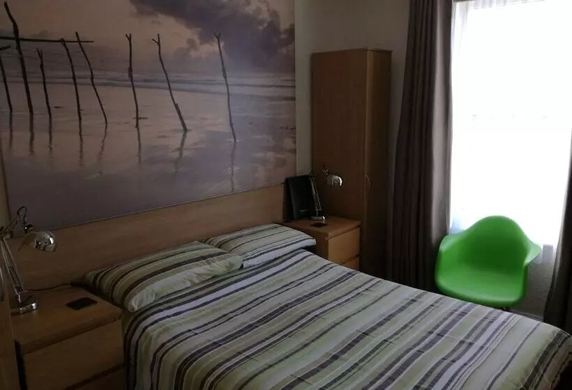 Pensió Driftwood B&b