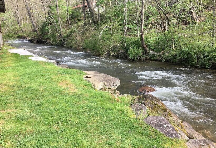 Smoky View Cottages & Rv Resorts