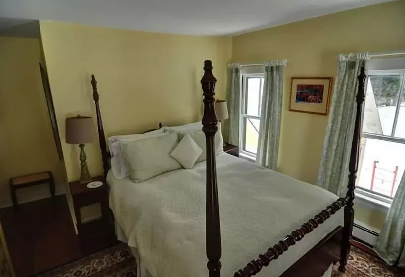 Aamiaismajoitus (B&B) Riverwood Inn