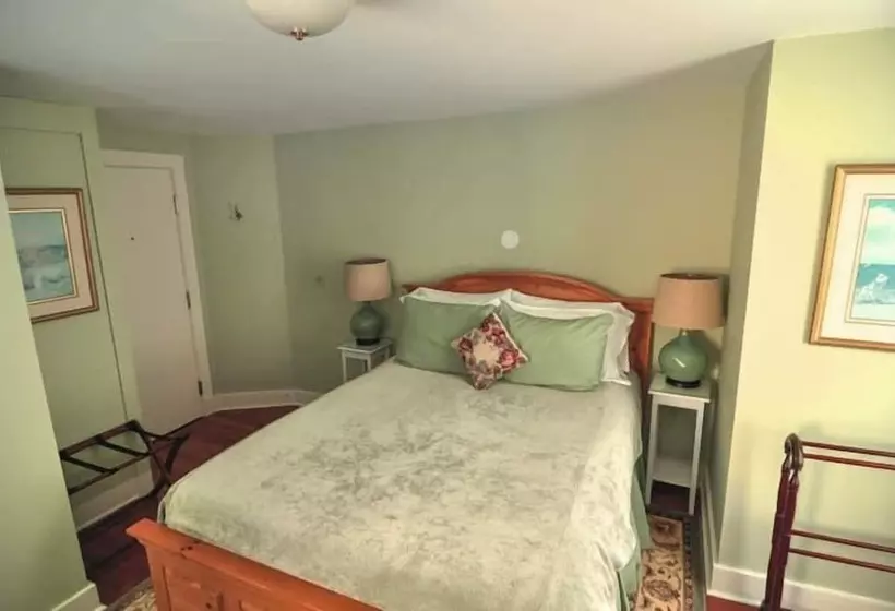 Aamiaismajoitus (B&B) Riverwood Inn