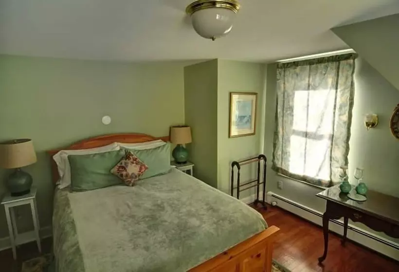 Aamiaismajoitus (B&B) Riverwood Inn