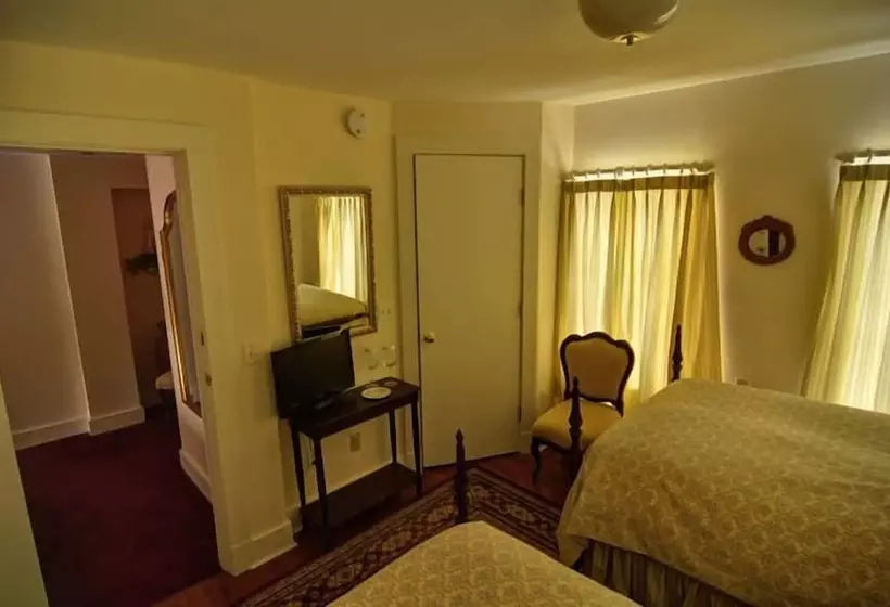 Aamiaismajoitus (B&B) Riverwood Inn