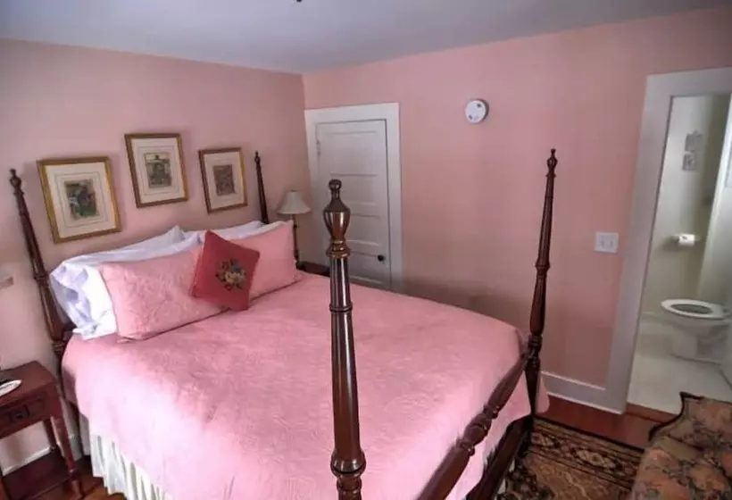 Aamiaismajoitus (B&B) Riverwood Inn