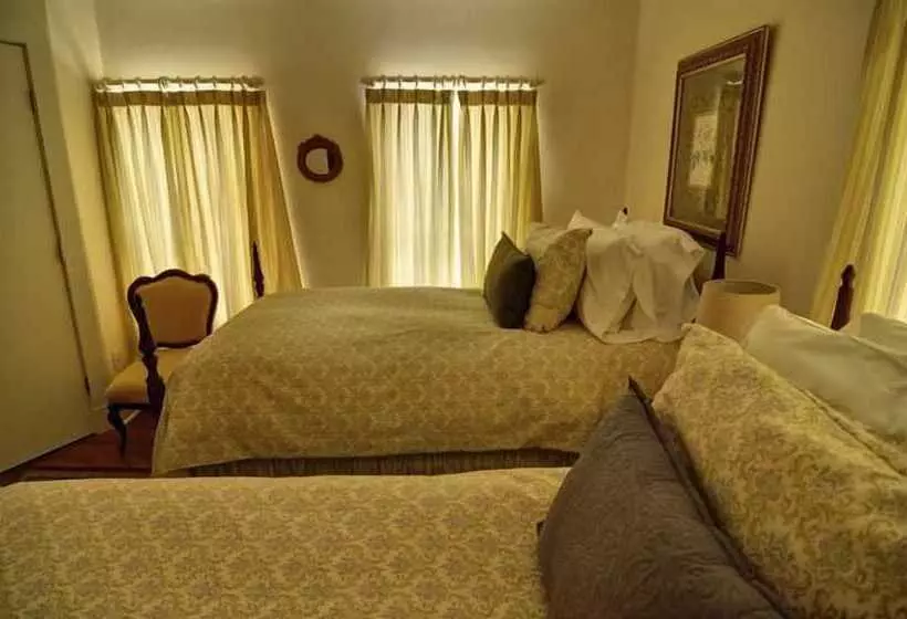 Aamiaismajoitus (B&B) Riverwood Inn