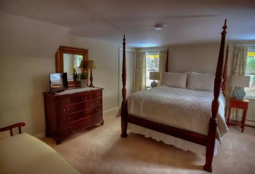 Aamiaismajoitus (B&B) Riverwood Inn