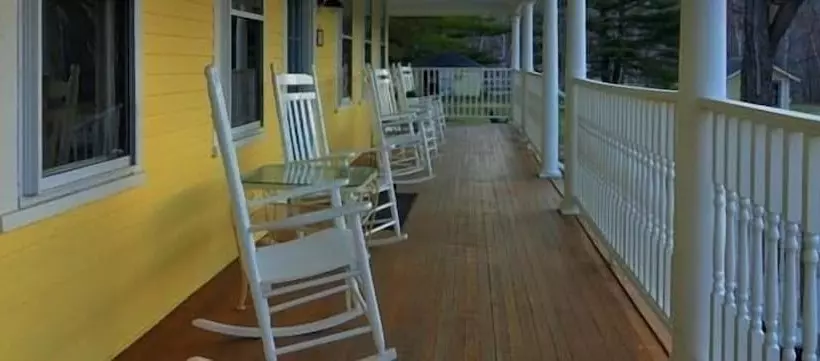 Aamiaismajoitus (B&B) Riverwood Inn