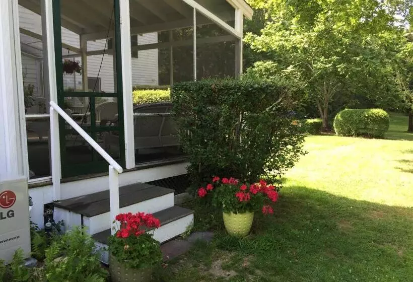 Aamiaismajoitus (B&B) Village Inn