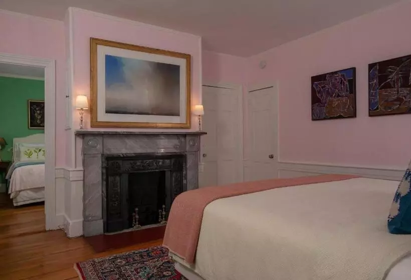 Aamiaismajoitus (B&B) Village Inn