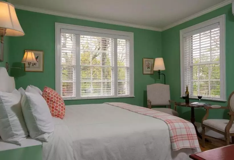 Aamiaismajoitus (B&B) Village Inn