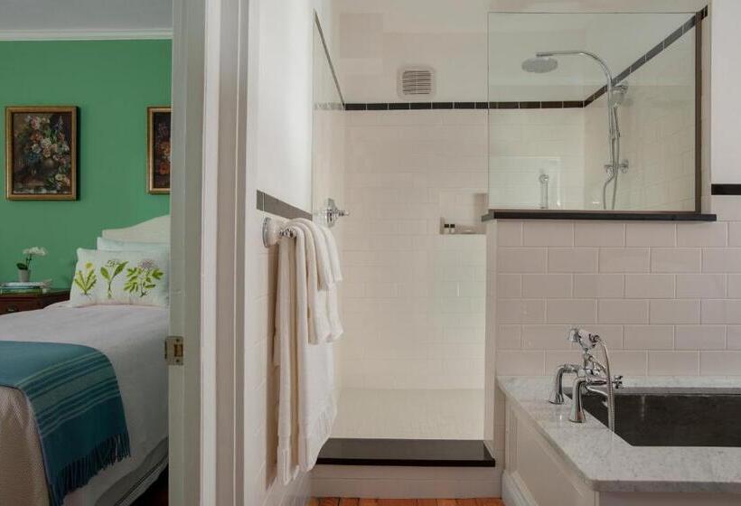 مبيت وإفطار Village Inn