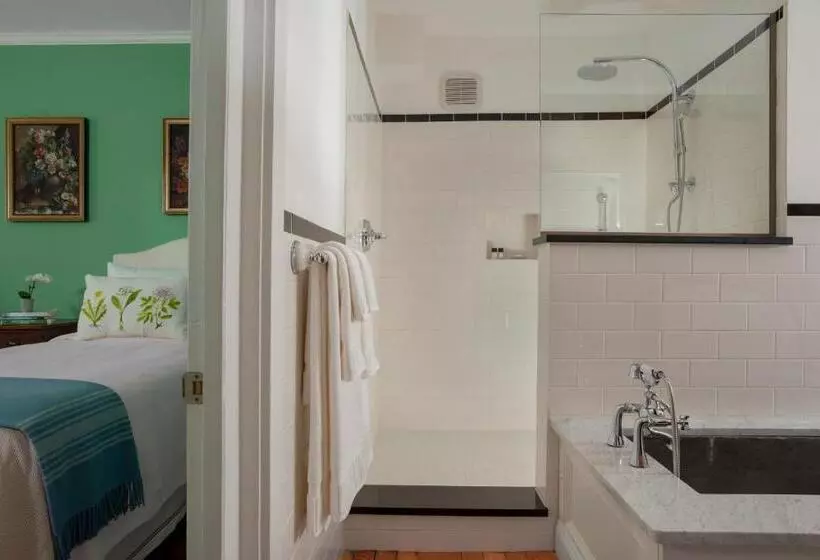 Aamiaismajoitus (B&B) Village Inn