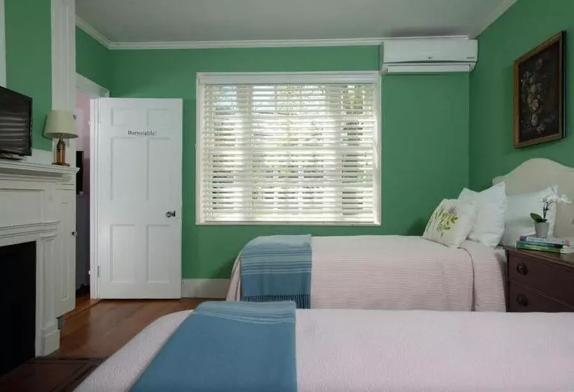 Aamiaismajoitus (B&B) Village Inn