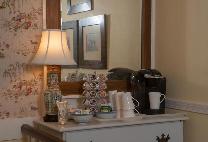 مبيت وإفطار Village Inn