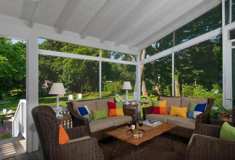 مبيت وإفطار Village Inn