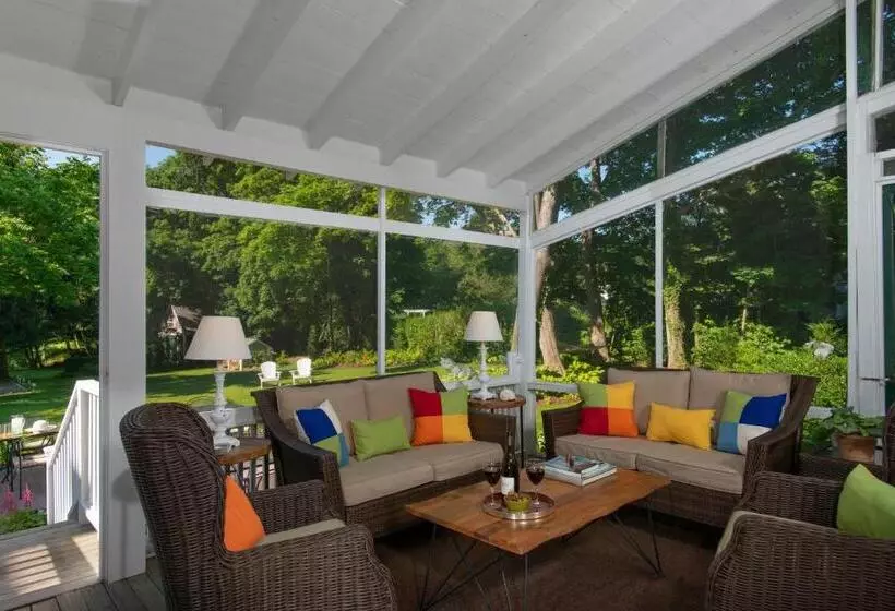 Aamiaismajoitus (B&B) Village Inn