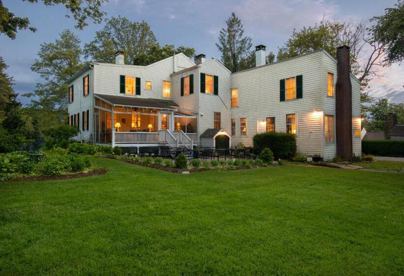 مبيت وإفطار Village Inn