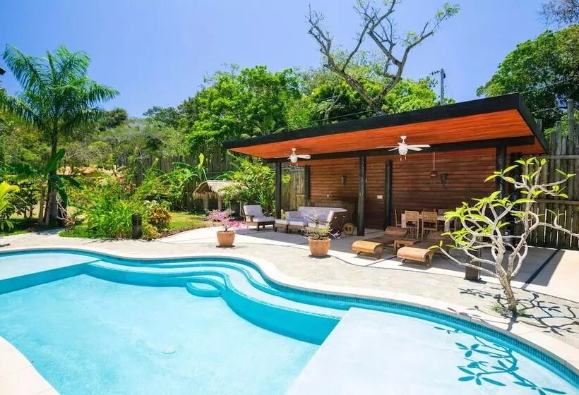 Green Bamboo Cabana