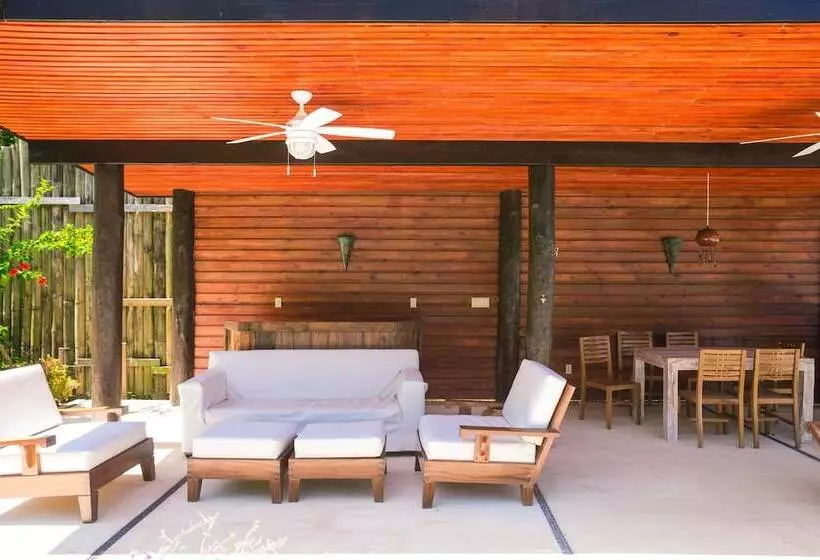 Green Bamboo Cabana