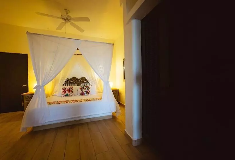 مسافرخانه Espuma Hotel   Adults Only