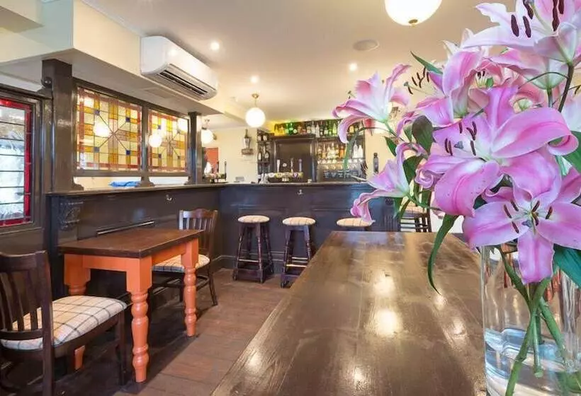 簡易ホテル The Porterhouse