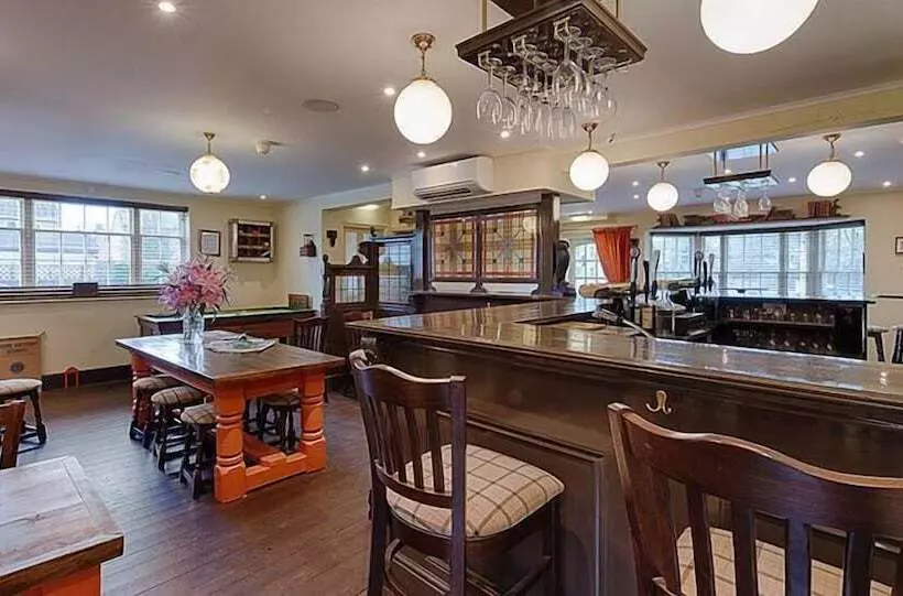 簡易ホテル The Porterhouse