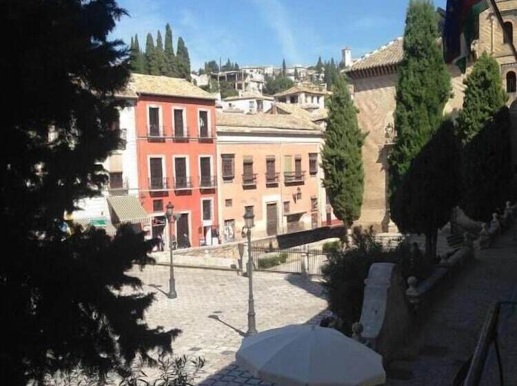 هتل Apartamentos Río Darro