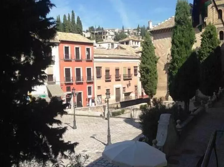 هتل Apartamentos Río Darro