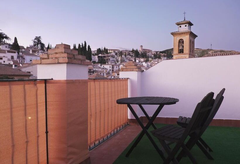 هتل Apartamentos Río Darro