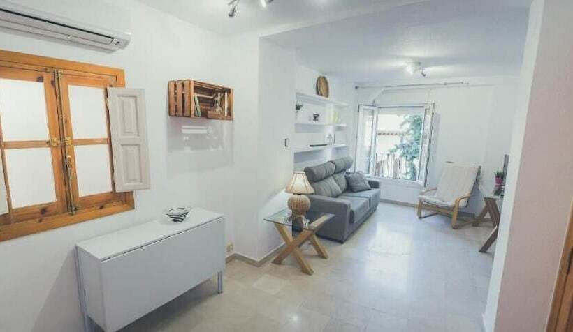 هتل Apartamentos Río Darro