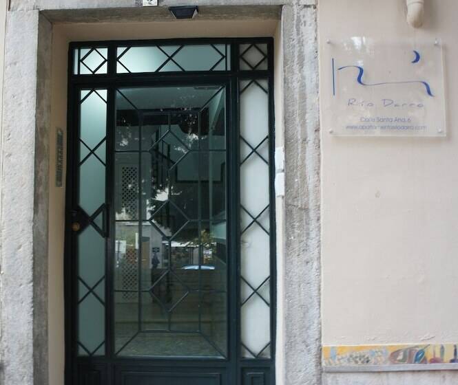 هتل Apartamentos Río Darro