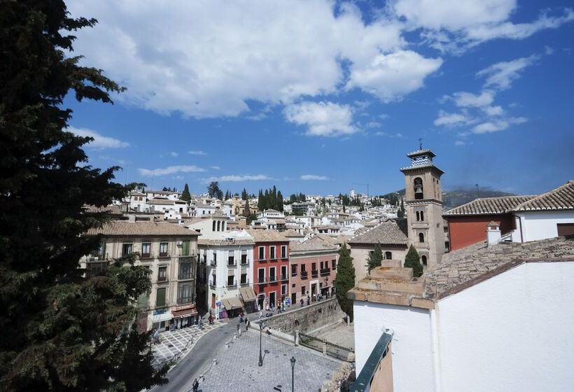 هتل Apartamentos Río Darro